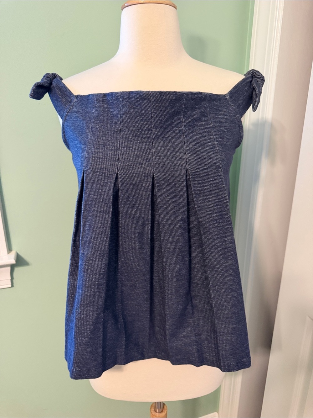 Women’s banana republic Navy Blue Pleated top with Tie Straps